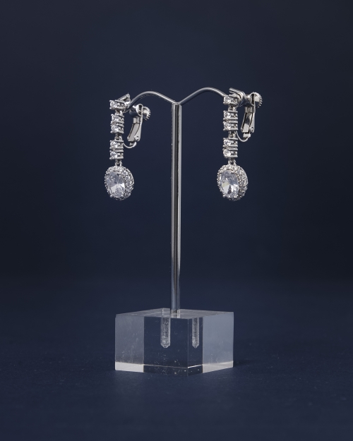 Diamond Sting Earrings | Medium 04